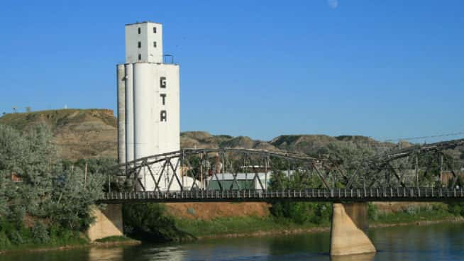 62607-glendive-east-view-off-bridge-0680_montanapictures_net