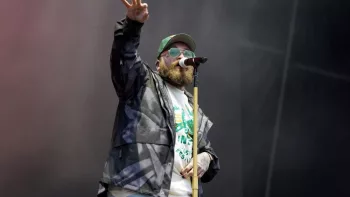 Teddy Swims performs on stage at the 2024 Soundside Music Festival. Bridgeport^ Connecticut - September 29^ 2024