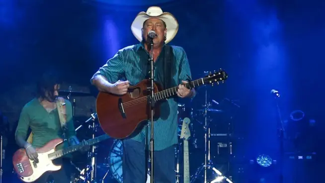 Tracy Lawrence performs at the CountryFlo Music and Camping Festival on November 4^ 2016 in Lake Wales^ Florida.