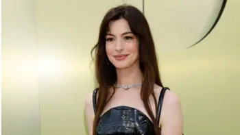 Anne Hathaway at the Versace FW23 Show at the Pacific Design Center on March 9^ 2023 in West Hollywood^ CA