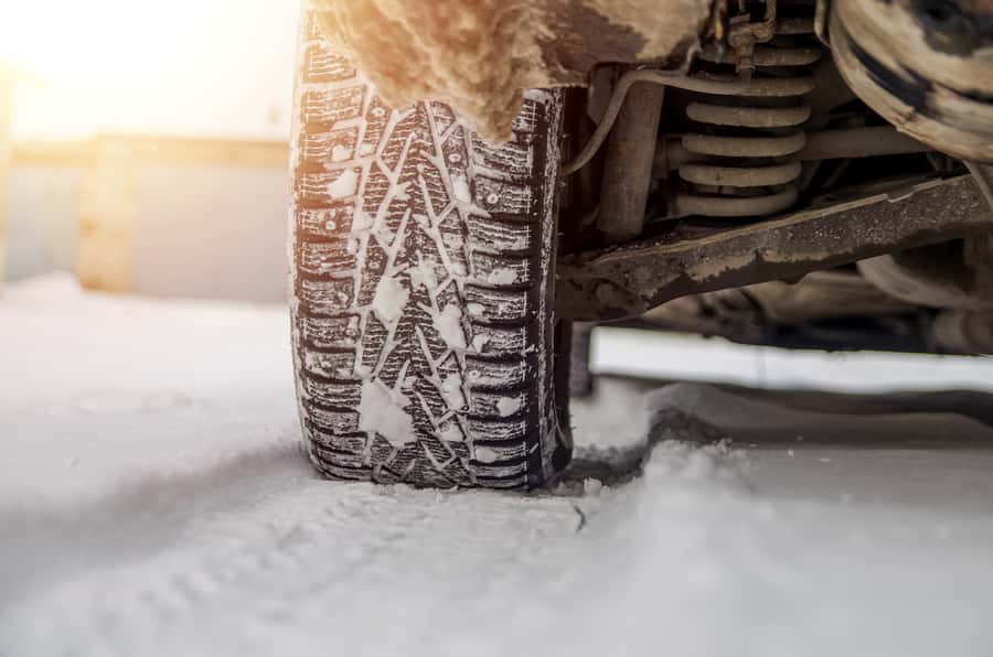 the-car-tire-in-the-snow-close-up-car-tracks-on-the-snow-trace