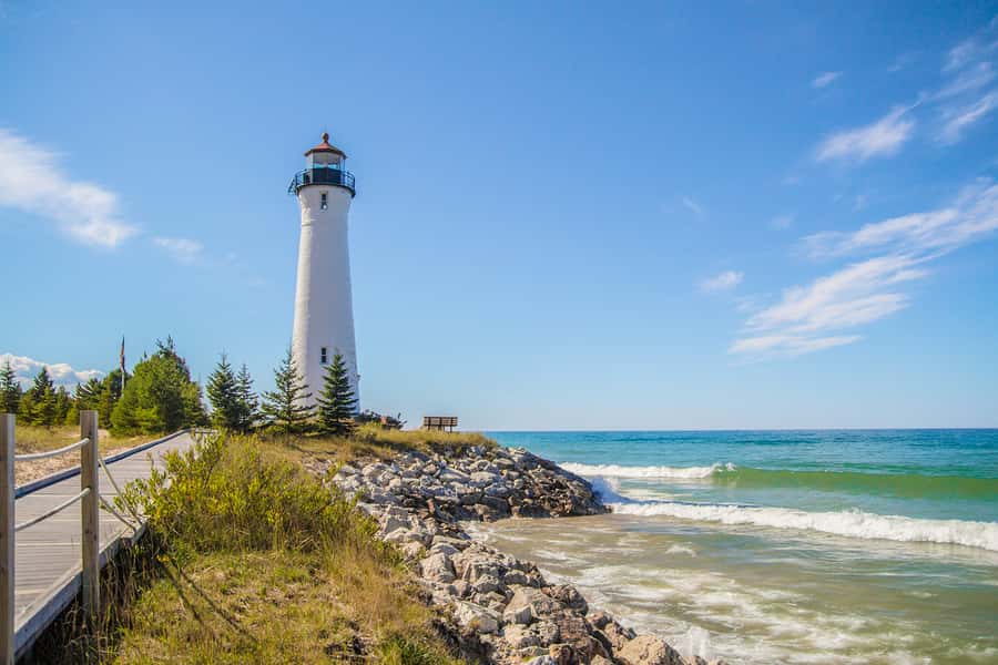 great-lakes-lighthouse-background-crisp-point-lighthouse-on-the