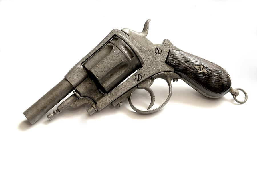 old-wooden-flare-gun-isolated-on-white-background-ld-revolver