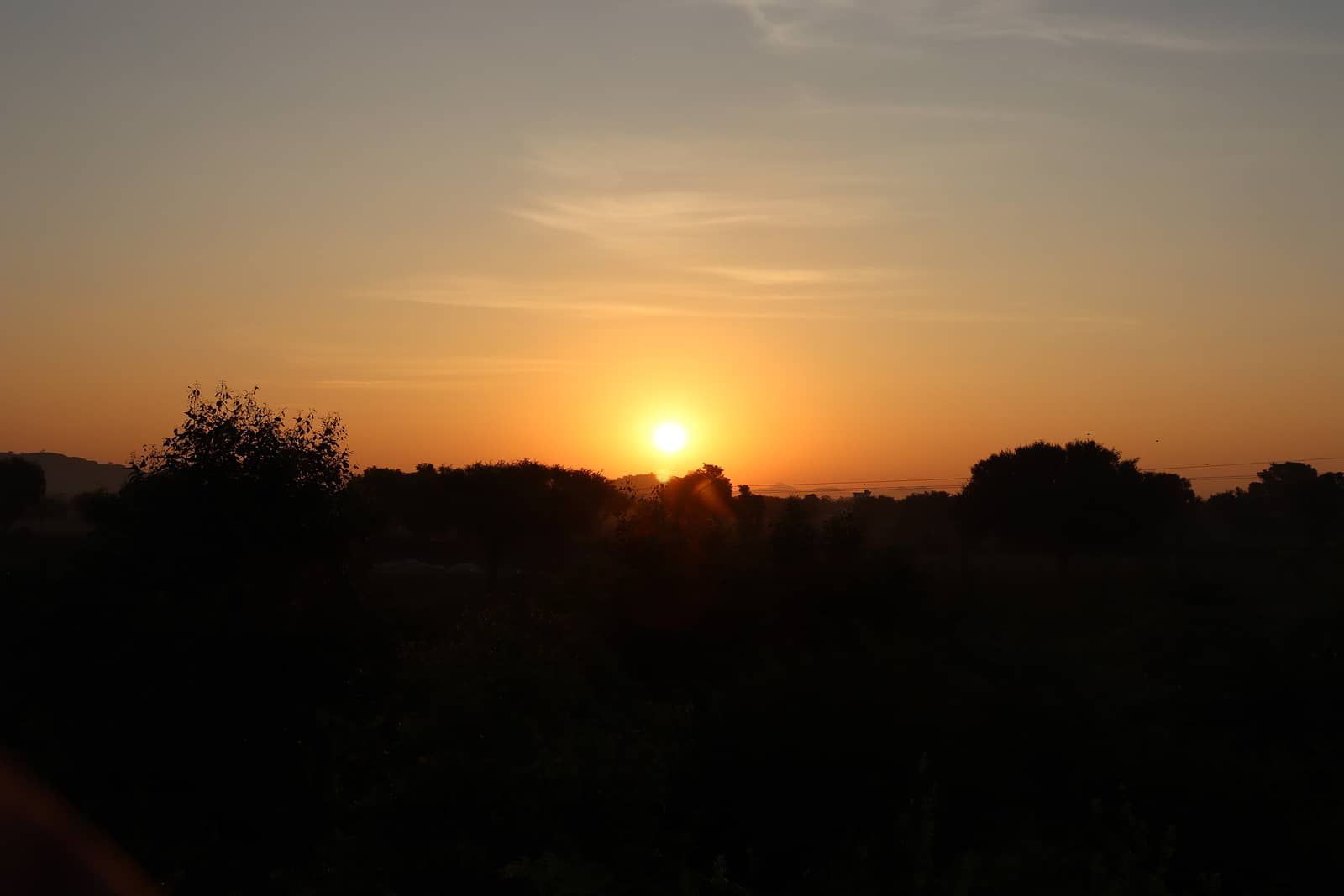 gorgeous-panorama-scenic-of-the-strong-sunrise-with-silver-linin