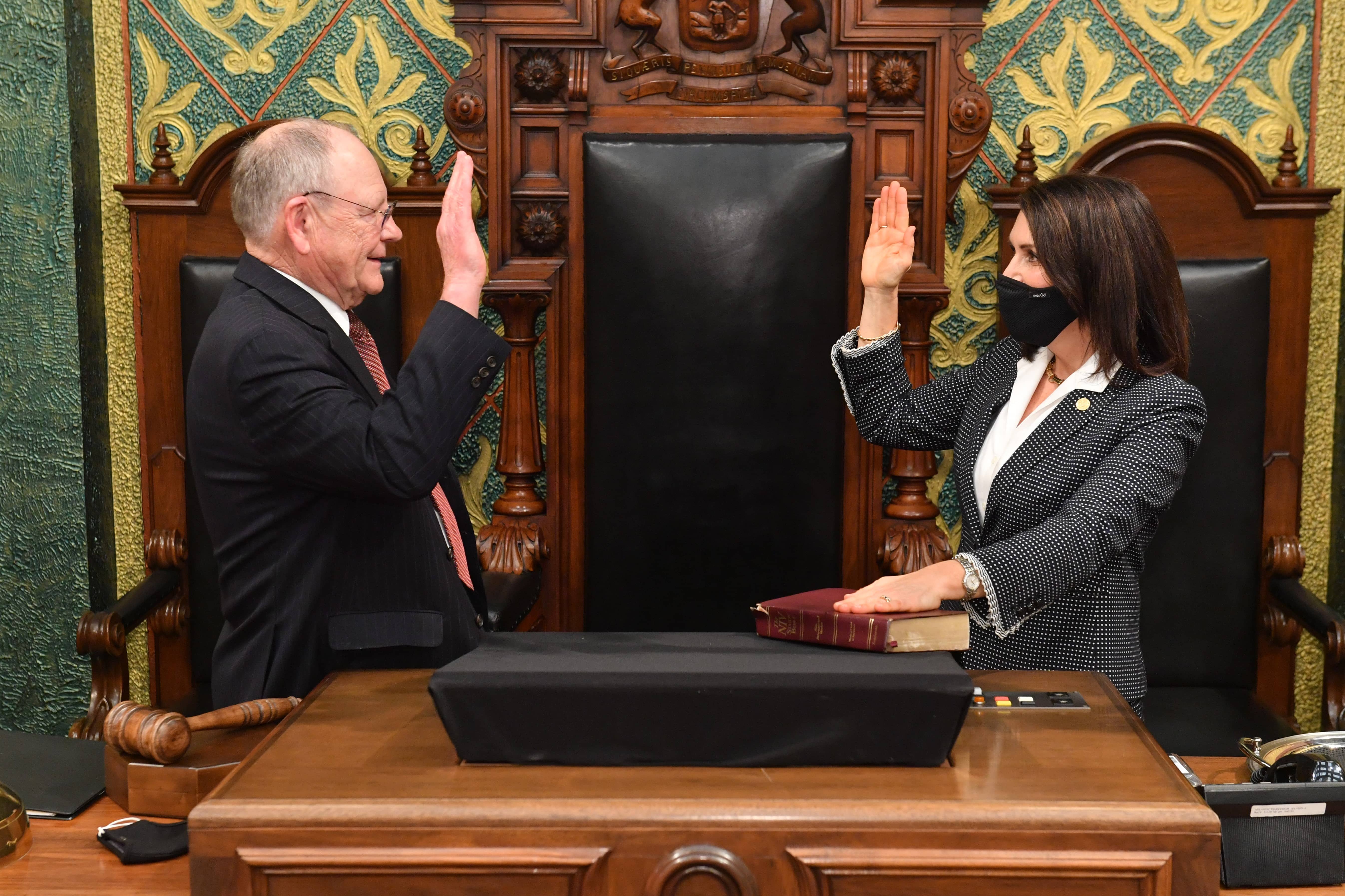 kahle_2021-swearing-in