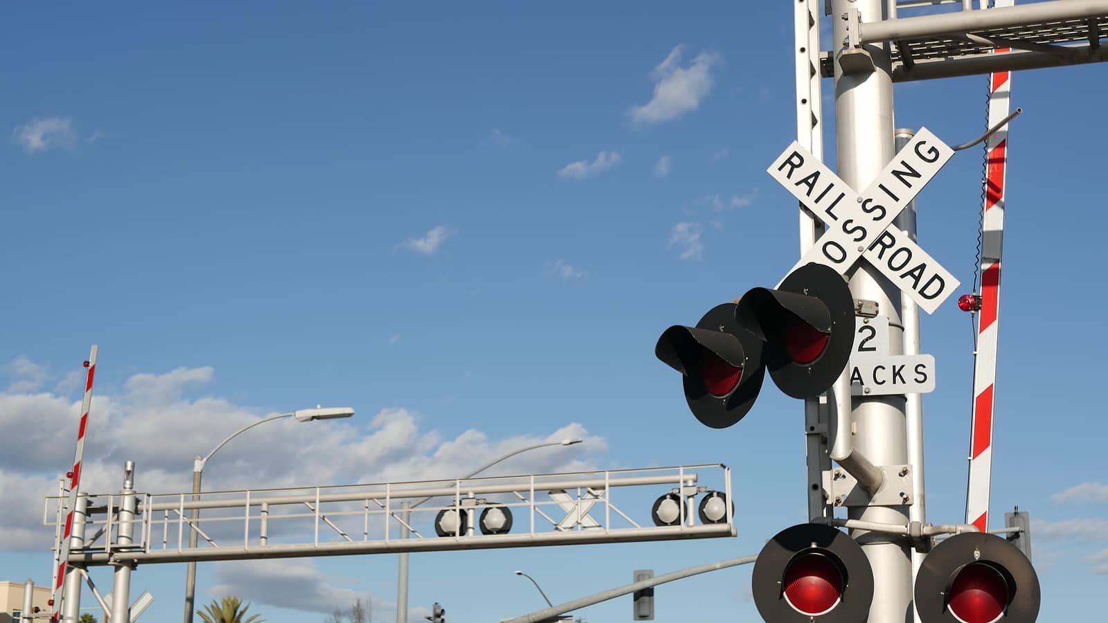 level-crossing-warning-signal-in-usa-crossbuck-notice-and-red-t