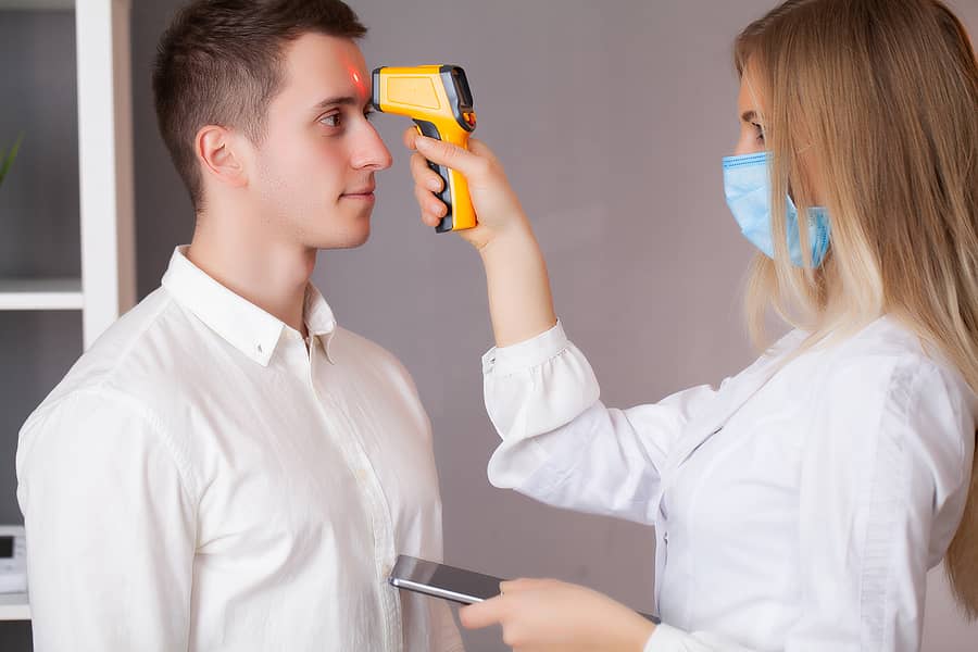 doctor-measures-the-temperature-of-a-patient-during-an-epidemic