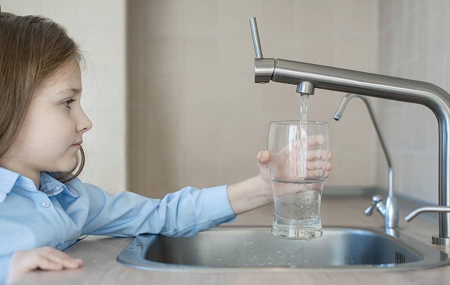 little-child-open-water-tap-kitchen-faucet-glass-of-clean-wate