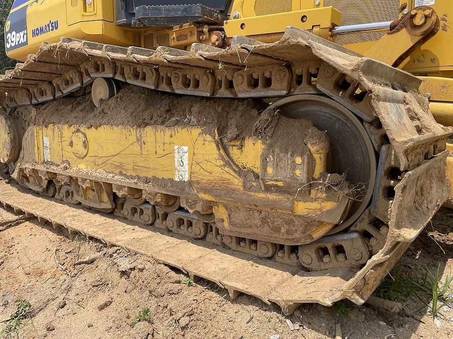 blythe-ga-usa-06-18-23-road-work-heavy-machinery-earth-mover