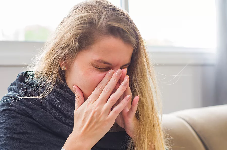 great-concept-of-allergy-rhinitis-cough-young-blonde-woman-co