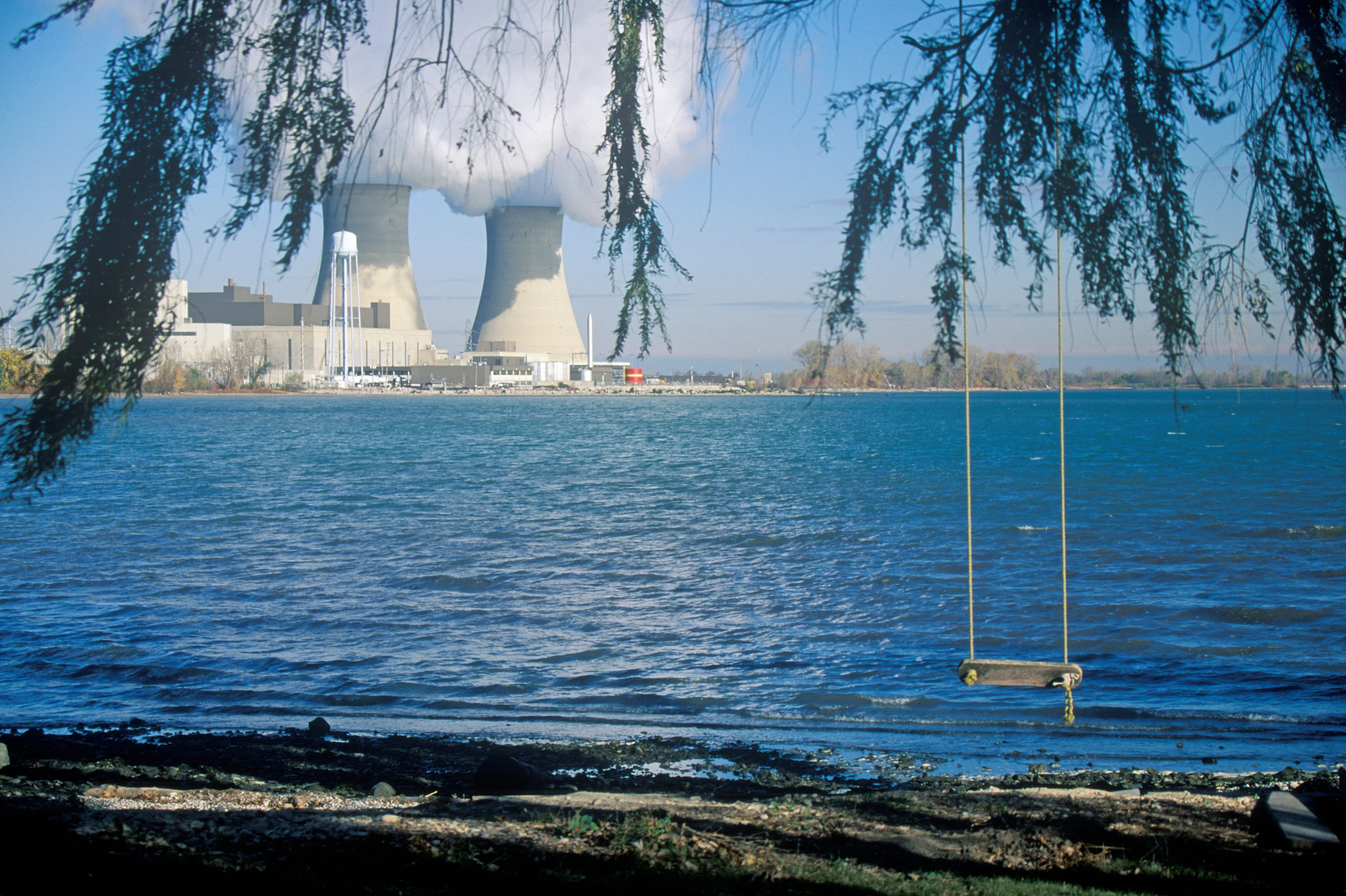 two-nuclear-power-plants-at-lake-erie-mi