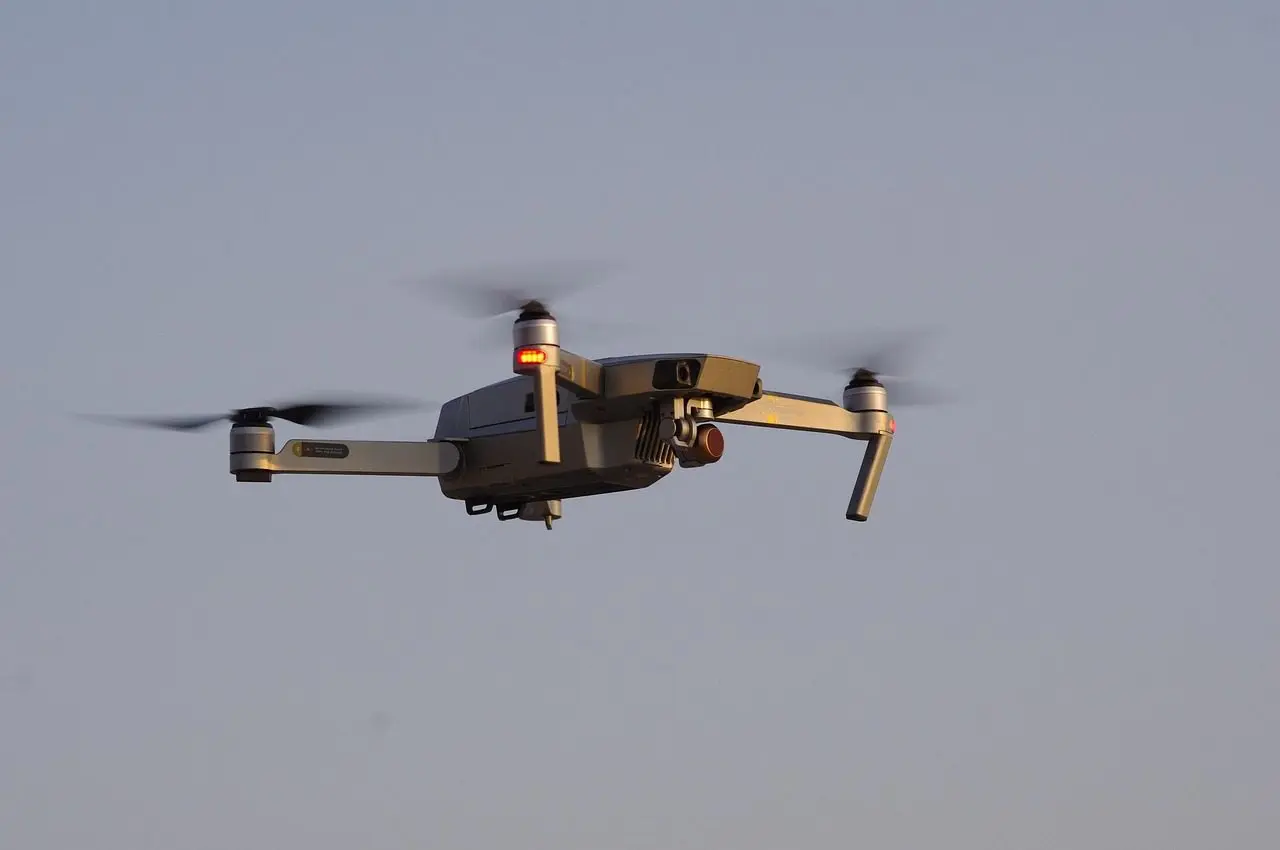 drone-6586331_1280