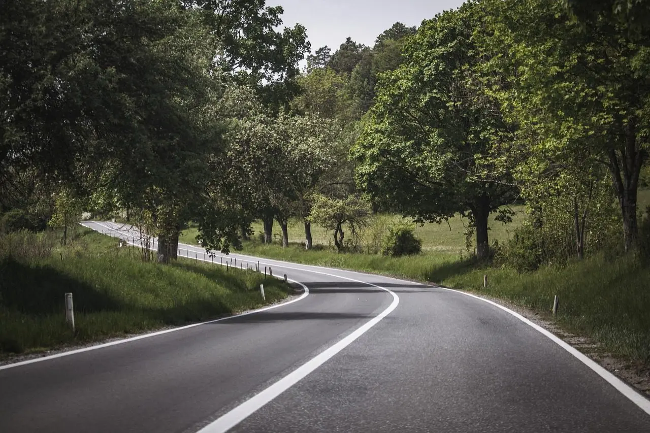 road-7201023_1280