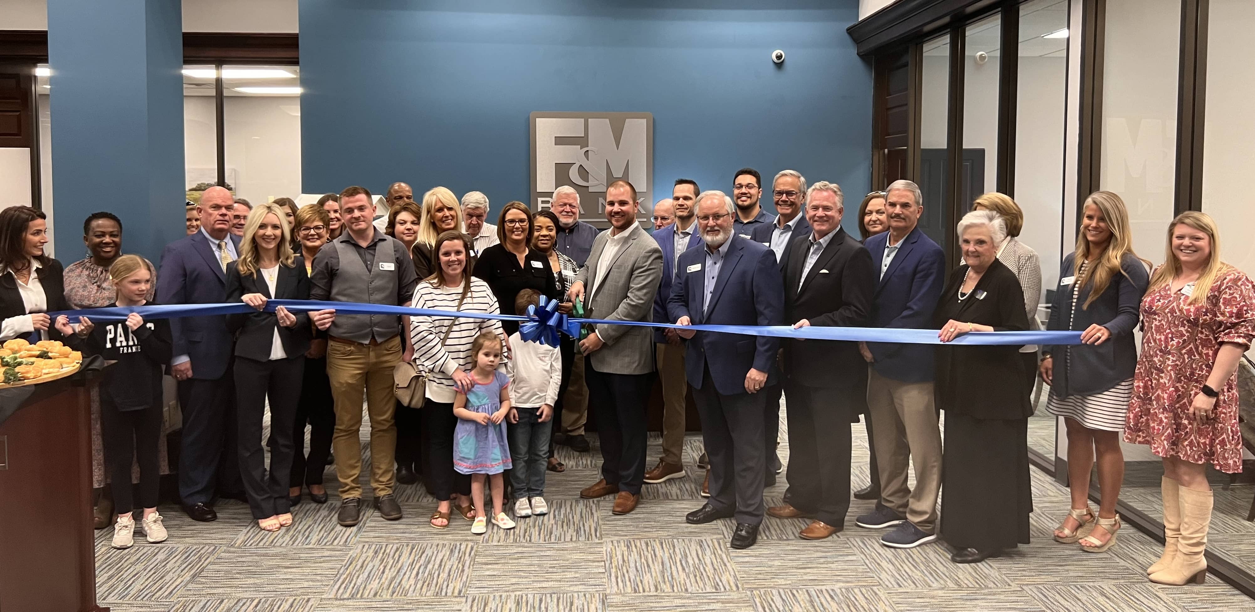 F&M Bank Trims Ribbon In Downtown Hopkinsville WKDZ Radio