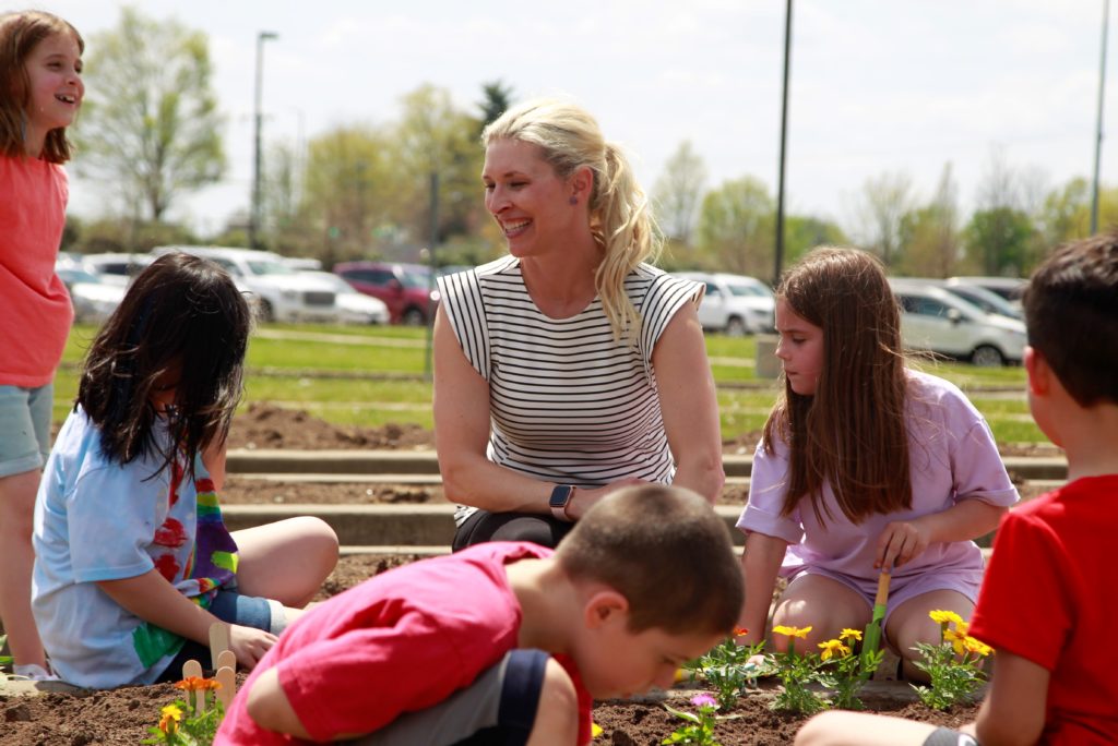 'Month Of The Military Child:' Beshear, First Lady, Visits Fort Campbell Schools - Vimarsana News