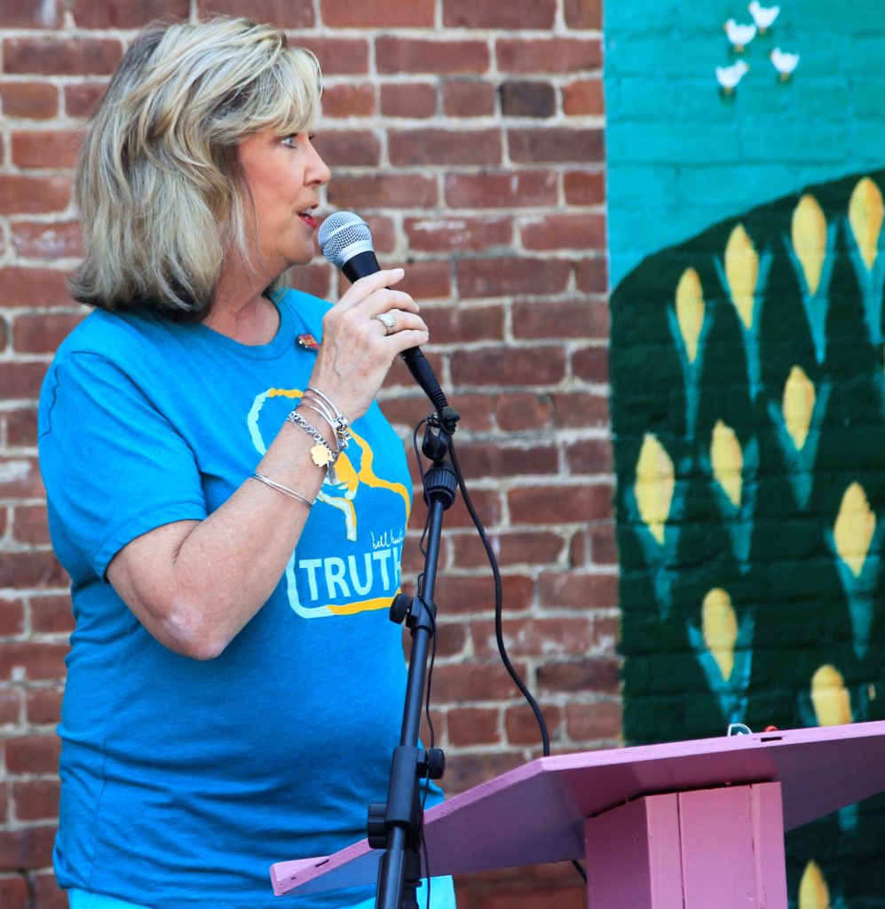 hooks' Mural Unveiled In Downtown Hopkinsville WKDZ Radio