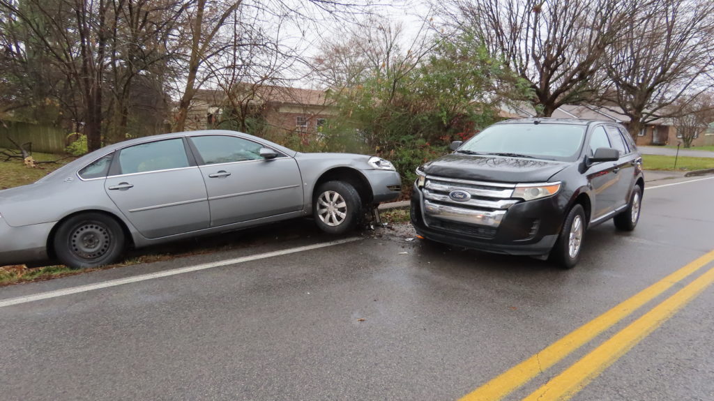 Man Injured In Country Club Lane Wreck - Vimarsana News
