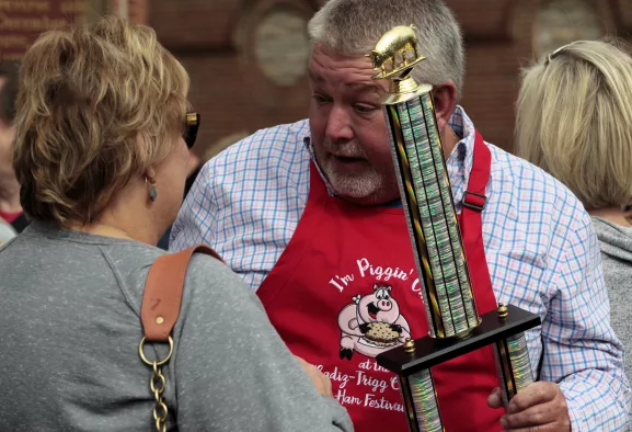 Trigg Country Ham Biscuit Eating Contest To Become Annual Event Wkdz