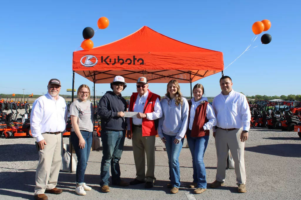 H & R AgriPower Presents Kubota Grant To Hopkinsville High School FFA Chapter (w/PHOTOS) WKDZ
