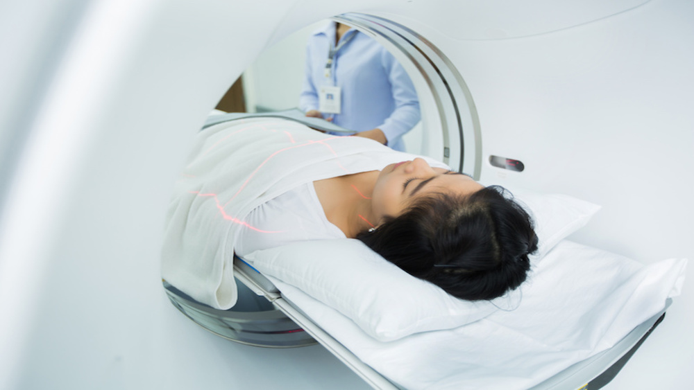 women-entering-the-brain-with-a-ct-scan