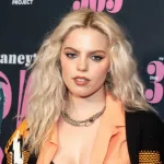 shutterstock_2274563259338376