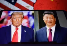 Photos of U.S. President Donald Trump and President of the People's Republic of China Xi Jinping appear on a smartphone screen. 11.04.2025. New York^ USA.