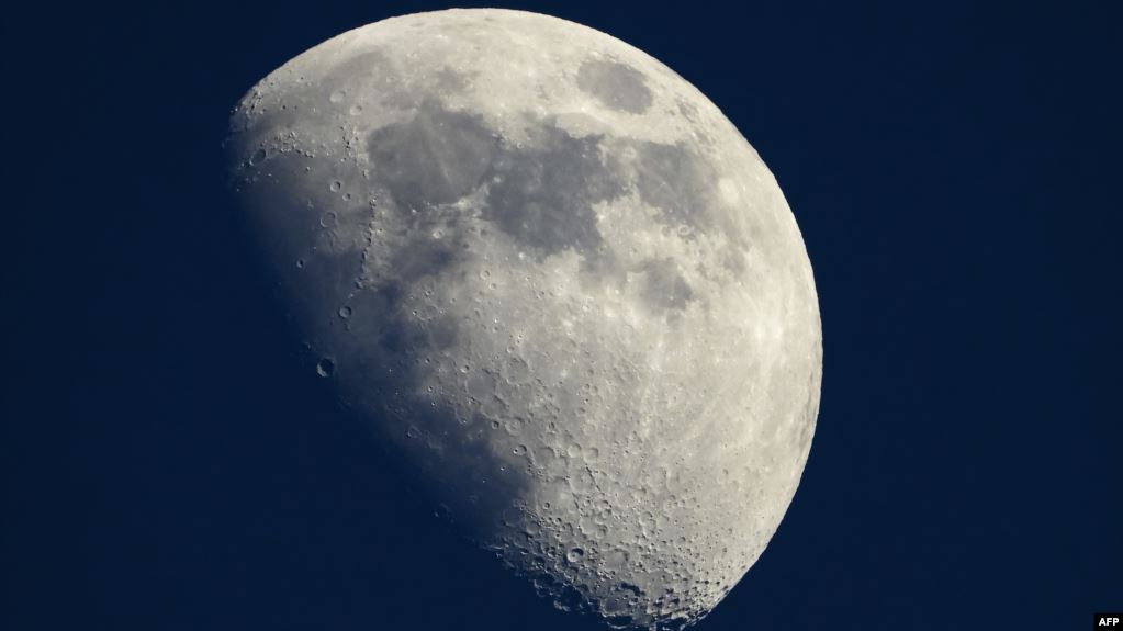 moooon