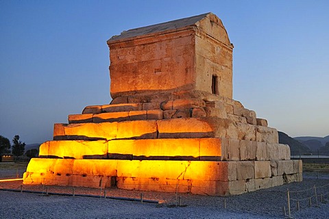 tomb-of-cyrus-ii-archeological-site-of-pasargadae-unesco-world-heritage-site-persia-iran-asia