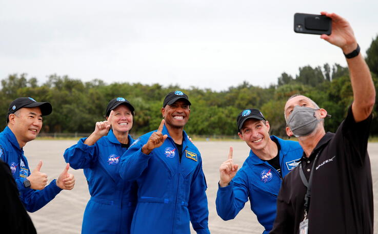 nasa-spacex-launch-of-the-first-operational-commercial-crew-mission-in-cape-canaveral