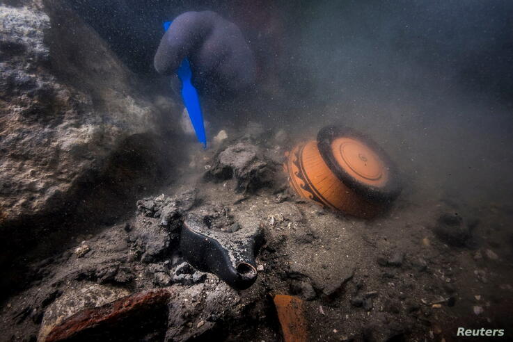 remains-of-an-ancient-military-vessel-discovered-off-the-coast-of-alexandria