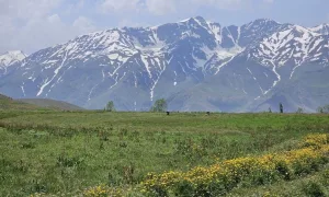 شاه البرز، نام رشته‌کوه و قله‌ زیبایی است