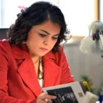 کریستال‌های قصه‌گو هم‌سخن با شاعر و نویسنده، مریم رئیس‌دانا میزبان: رامین نادری