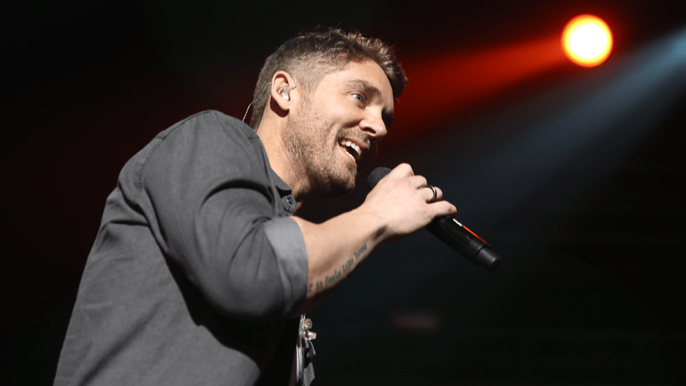 Brett Young releases his version of the Christmas classic "Silver Bells" - Vimarsana News