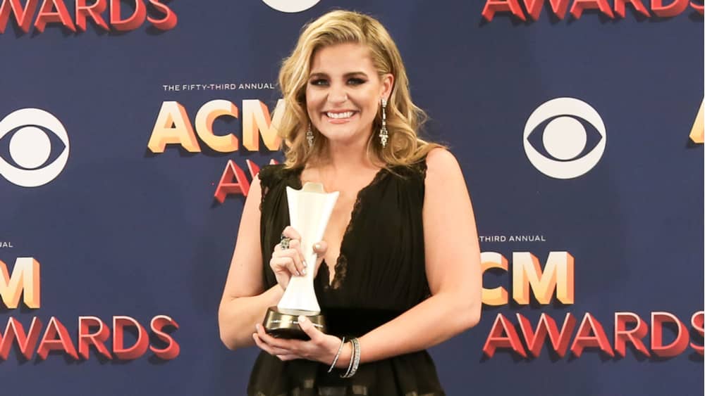 Lauren Alaina Announces New Album Sitting Pretty On Top Of The World 1069 Fm The Ranch 