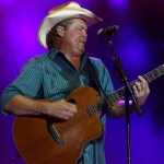 Tracy Lawrence performs at the CountryFlo Music and Camping Festival on November 4^ 2016 in Lake Wales^ Florida.