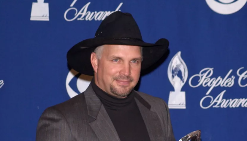 Country singer GARTH BROOKS at the 28th Annual People's Choice Awards in Pasadena. 13JAN2002