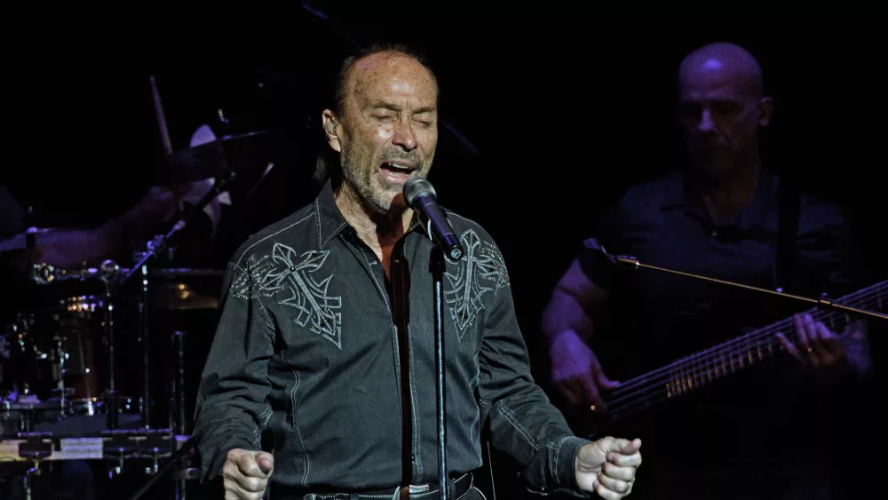 Lee Greenwood to release box set 'All Time Hits & American Anthems' | 96.7 The Bull - Vimarsana News