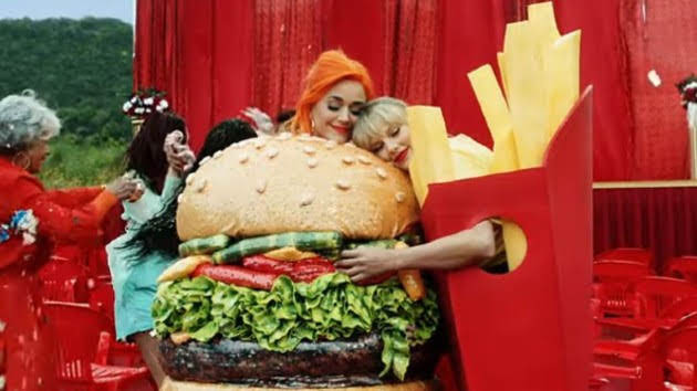 m_taylorandkatyinvideo_061719-3