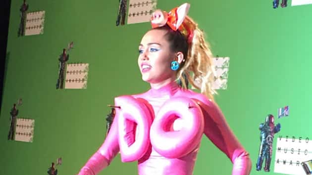 m_mileycyrusvmabackstage_091415