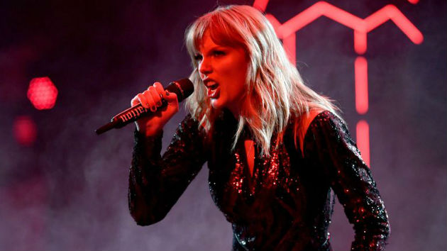 m_taylorswiftamalookingangry_121318-4