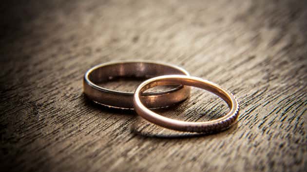 istock_weddingrings_100319