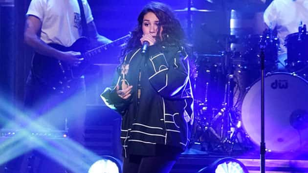 m_alessiacaratonightshow_100719