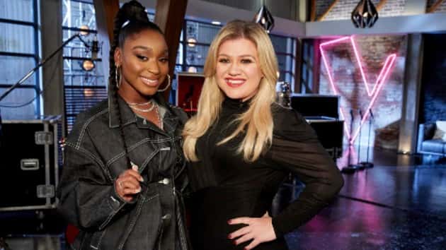 m_kellyclarksonnormani_101119