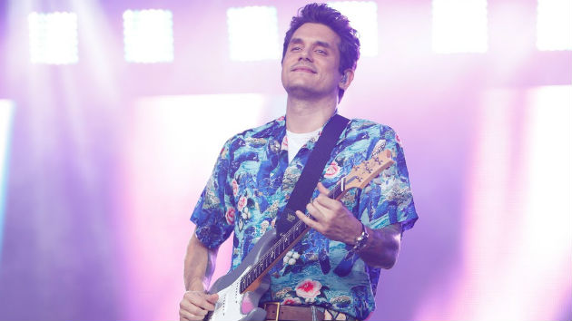 m_johnmayersmilingonstage_110618-6