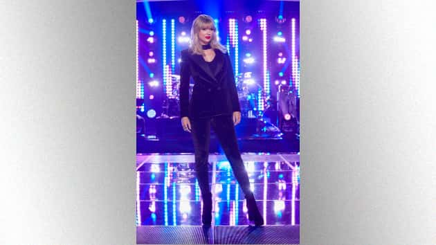 m_taylorswiftthevoice_102519