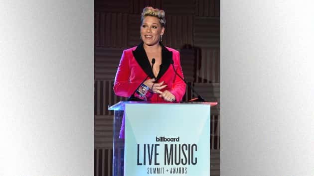 m_pinkbillboardliveawards_110619