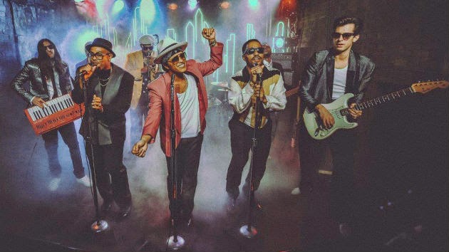 m_brunomarsuptownfunkvideostill_041315-3