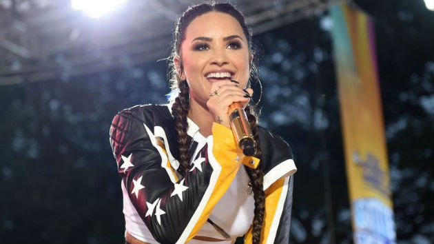 m_demilovato_110217-15