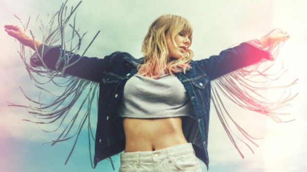 m_taylorswiftarmsspread_120619