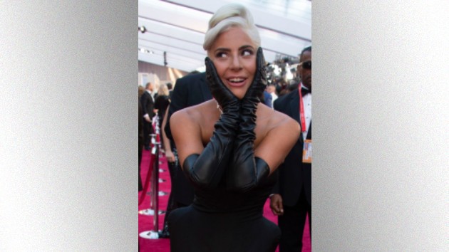 m_ladygagahandsonface_121919201